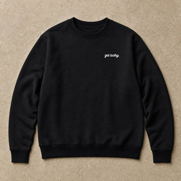 Rufus Packshot 2026 · Le Classique · Brodé « Get lucky. » · Noir