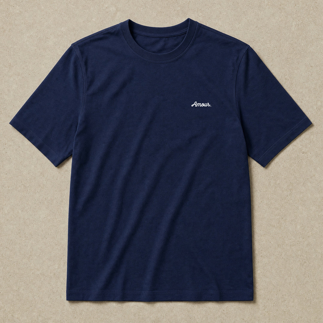 Rufus Packshot 2026 · Le Basique · Brodé « Amour. » · Bleu marine