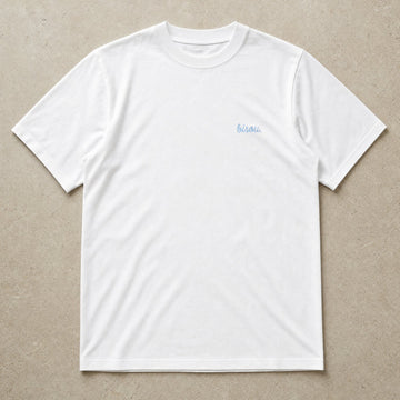 Rufus Packshot 2026 · Le Basique · Brodé « Bisou. » · Blanc · Logo Bleu