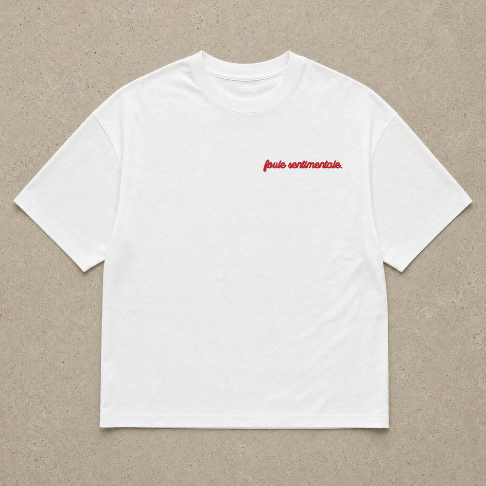 Rufus Packshot 2026 · Le Basique · Brodé « Foule sentimentale. » · Blanc · Logo Rouge