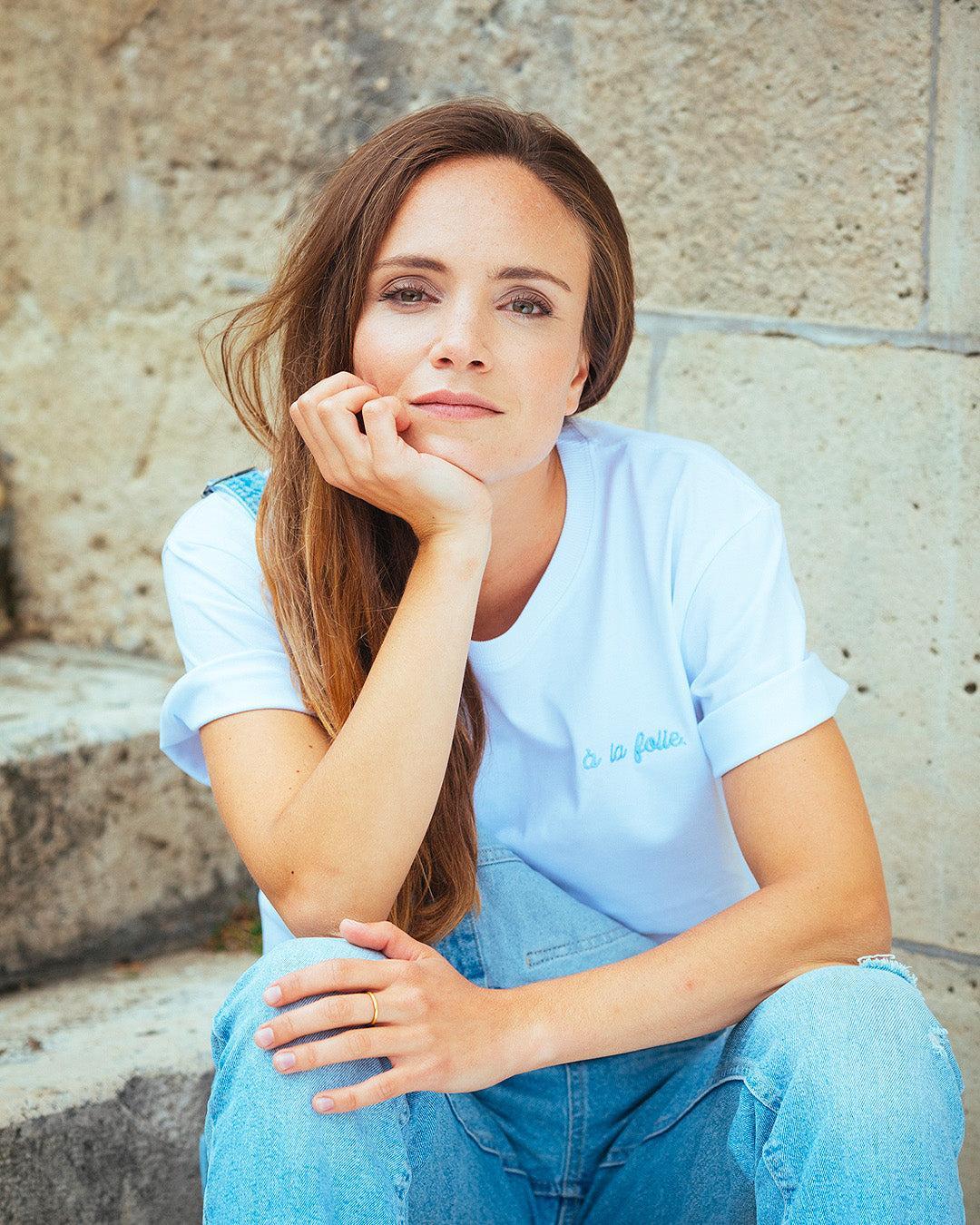 T-Shirt Blanc "À la folie" Brodé Bleu