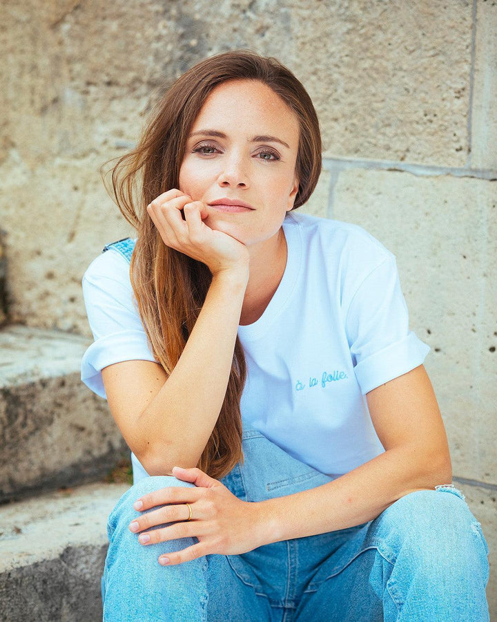 T-Shirt Blanc "À la folie" Brodé Bleu