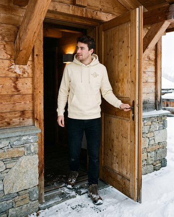 Alpes 1984 · Piste Privée Club · Le Sweat à capuche · sortie de chalet