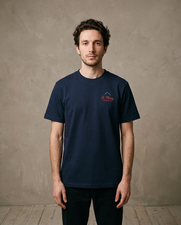 Alpes 1984 · St. Moritz Society · Le T-Shirt · porté studio de face