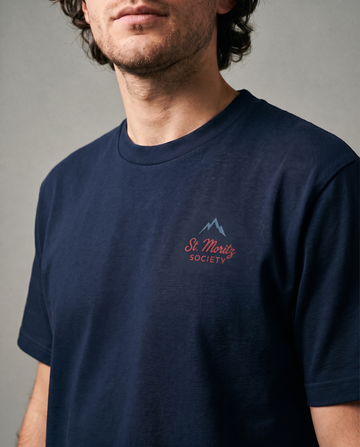 Alpes 1984 · St. Moritz Society · Le T-Shirt · détail fidèle du motif