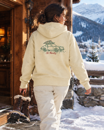 Alpes 1984 · L'Hivernal · Le Sweat à capuche · dos porté à la sortie du chalet