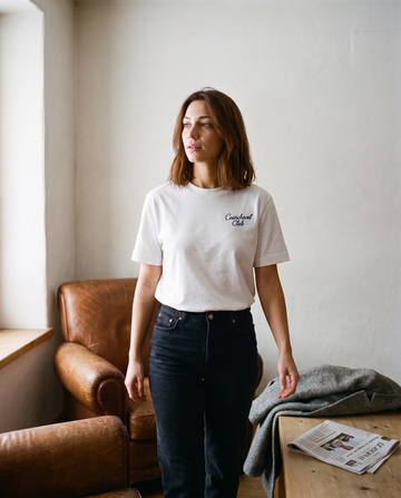 Alpes 1984 · Courchevel Club · Le T-Shirt · scène au salon