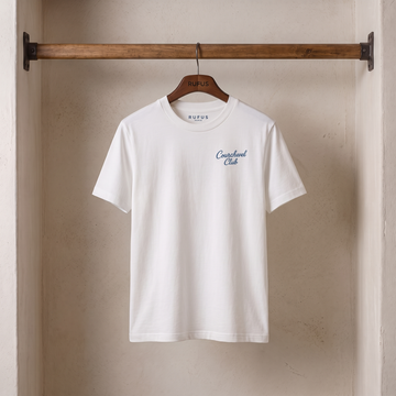Alpes 1984 · Courchevel Club · Le T-Shirt · packshot fond minéral continu