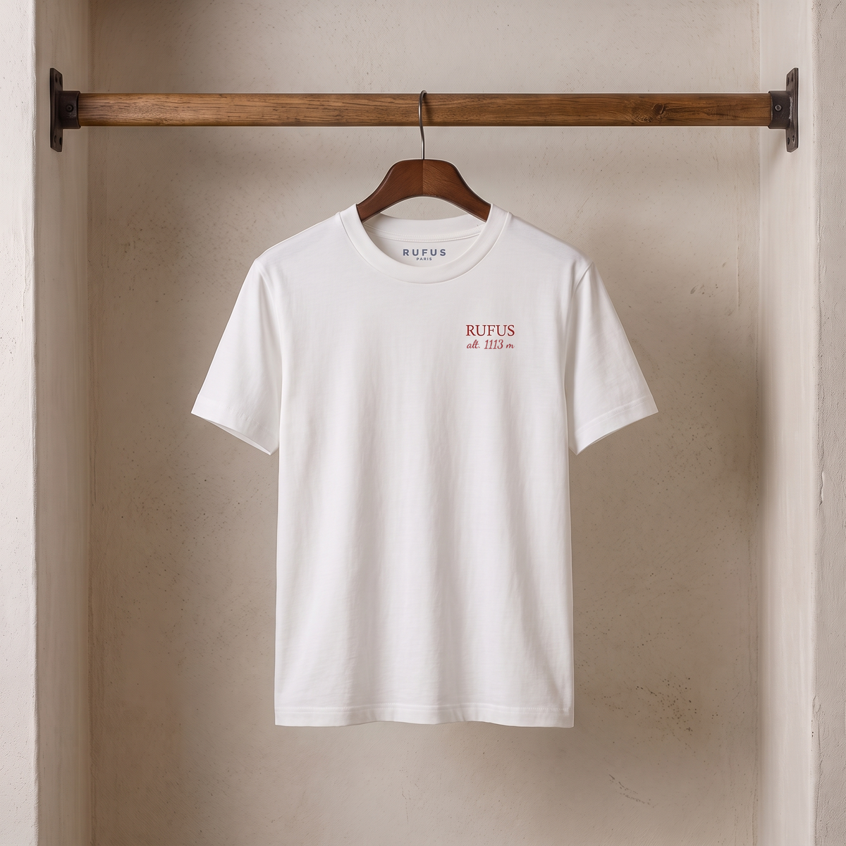 Alpes 1984 · Megève Héritage · Le T-Shirt · packshot fond minéral continu